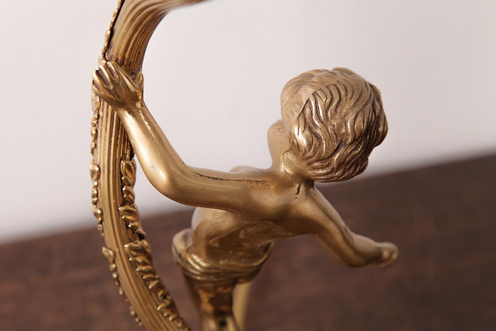 フランスビンテージ　青銅製　花のようなシェードと子供が愛らしいテーブルランプ(スタンドライト)