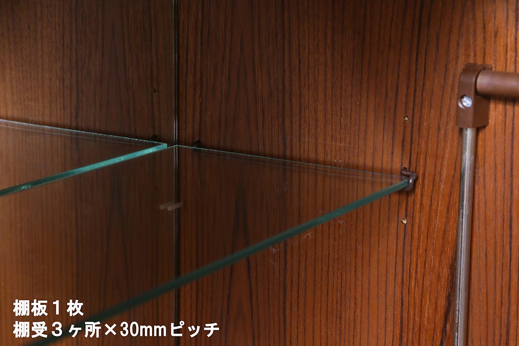 ヴィンテージ家具　北欧ビンテージ　G-PLAN(ジープラン)　チーク材　鏡とガラス棚板が印象的なビューローキャビネット(収納棚、戸棚)