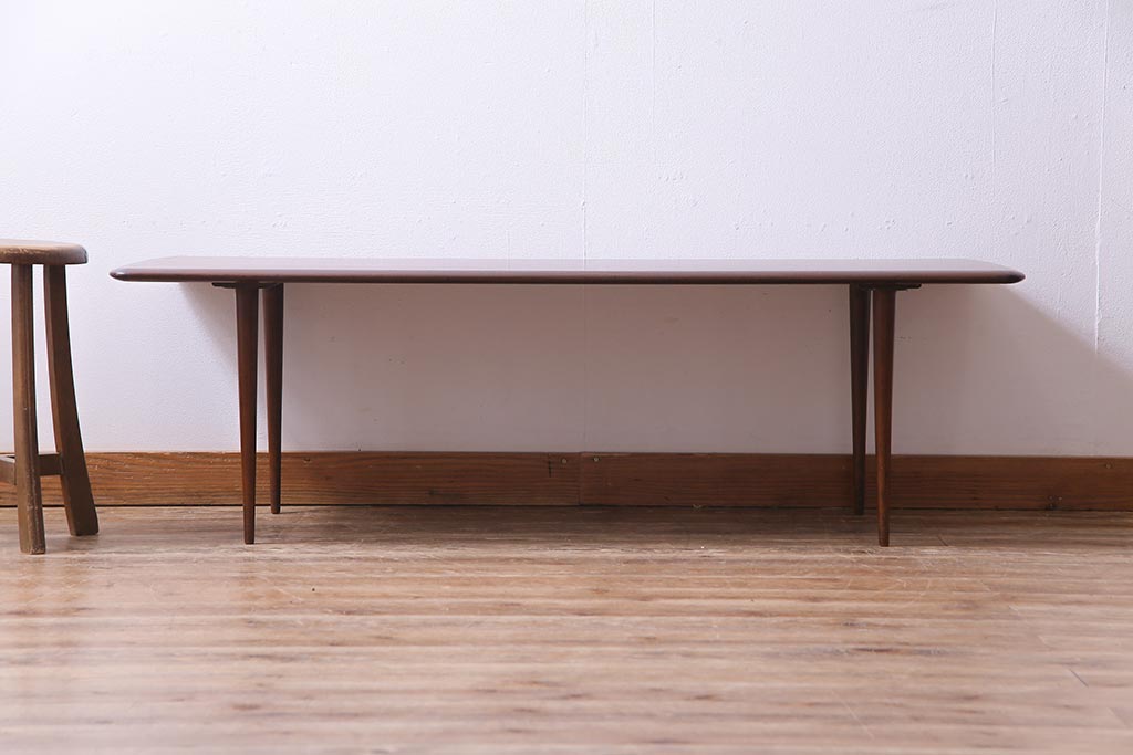 ヴィンテージ家具　ビンテージ　細身の脚のシンプルなセンターテーブル(ローテーブル)