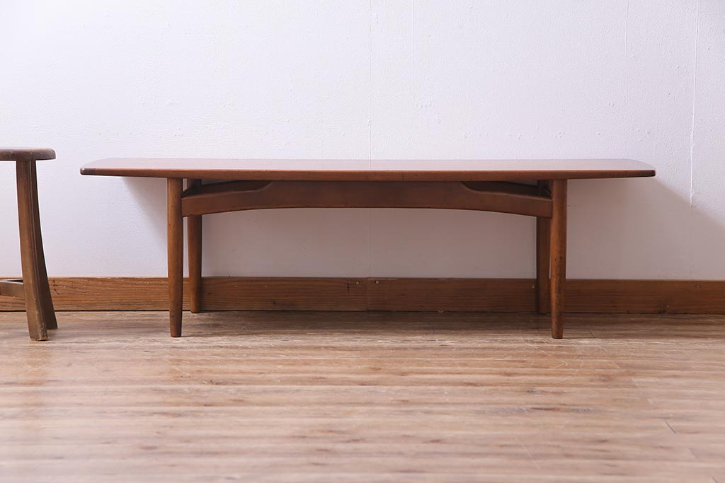 ヴィンテージ家具　北欧ビンテージ　曲線と直線のバランスがおしゃれなセンターテーブル(ローテーブル)