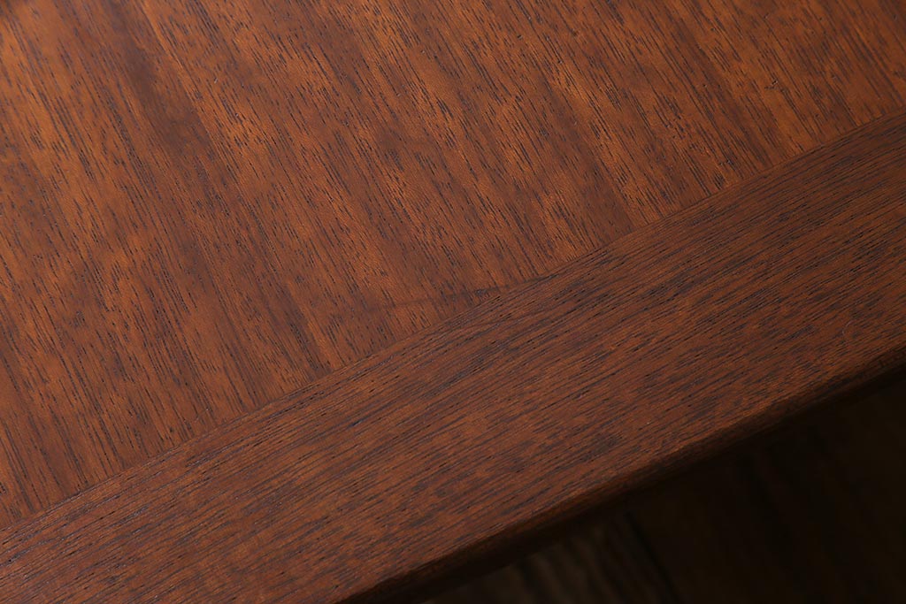 ヴィンテージ家具　北欧ビンテージ　曲線と直線のバランスがおしゃれなセンターテーブル(ローテーブル)