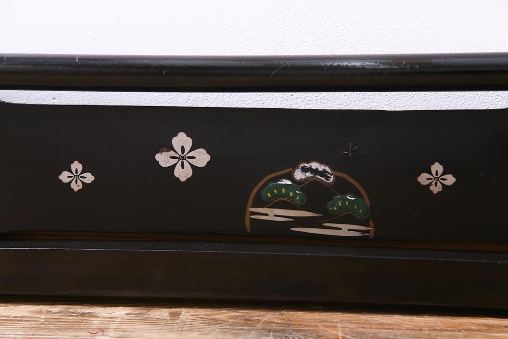 アンティーク雑貨　昭和初期　趣漂う松竹梅の図柄が描かれた漆塗りの衣桁(着物掛け)