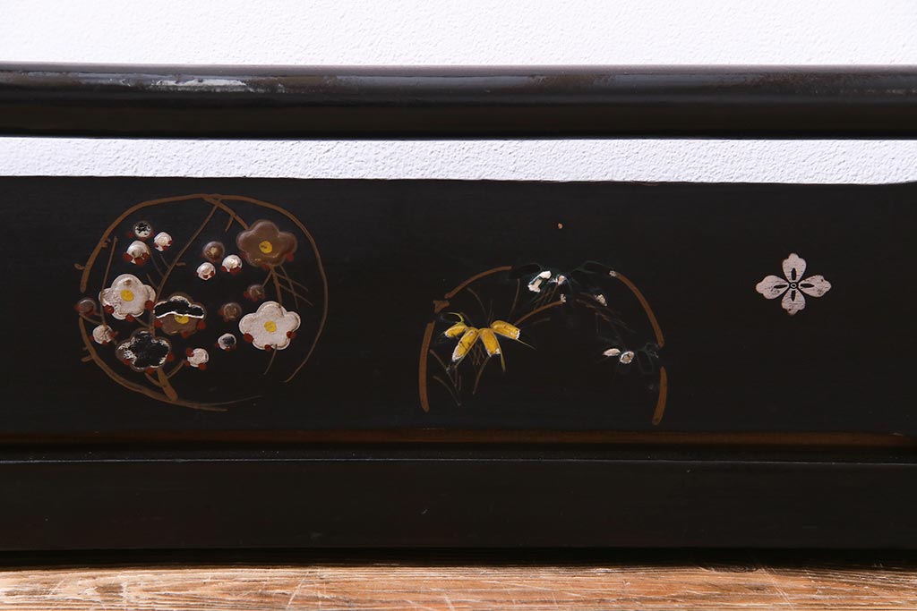 アンティーク雑貨　昭和初期　趣漂う松竹梅の図柄が描かれた漆塗りの衣桁(着物掛け)