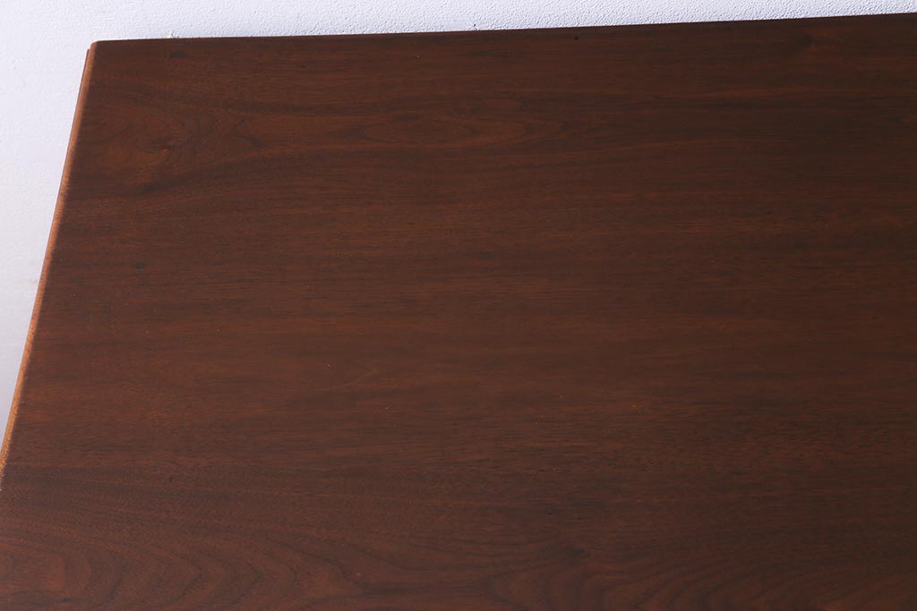 アンティーク家具　フランスアンティーク　ウォールナット材　クラシカルな取っ手がおしゃれなキャスター付きデスク(両袖机)