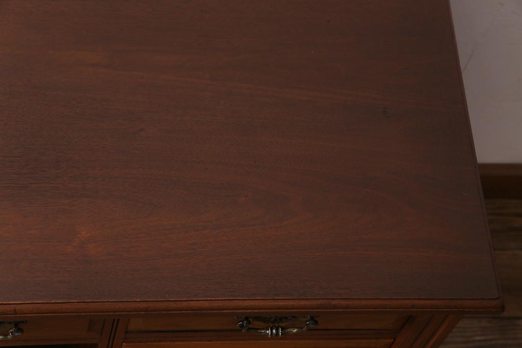 アンティーク家具　フランスアンティーク　ウォールナット材　クラシカルな取っ手がおしゃれなキャスター付きデスク(両袖机)