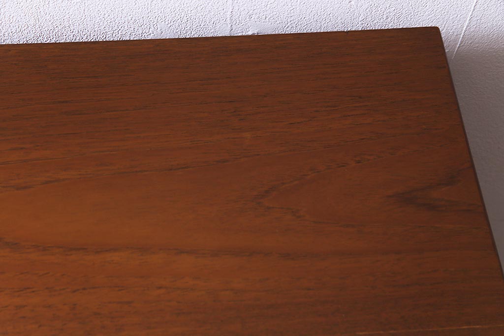 ヴィンテージ家具　イギリスビンテージ　STAG社　チーク材　すっきりとしたシルエットのワークデスク(両袖机、在宅ワーク、在宅用)