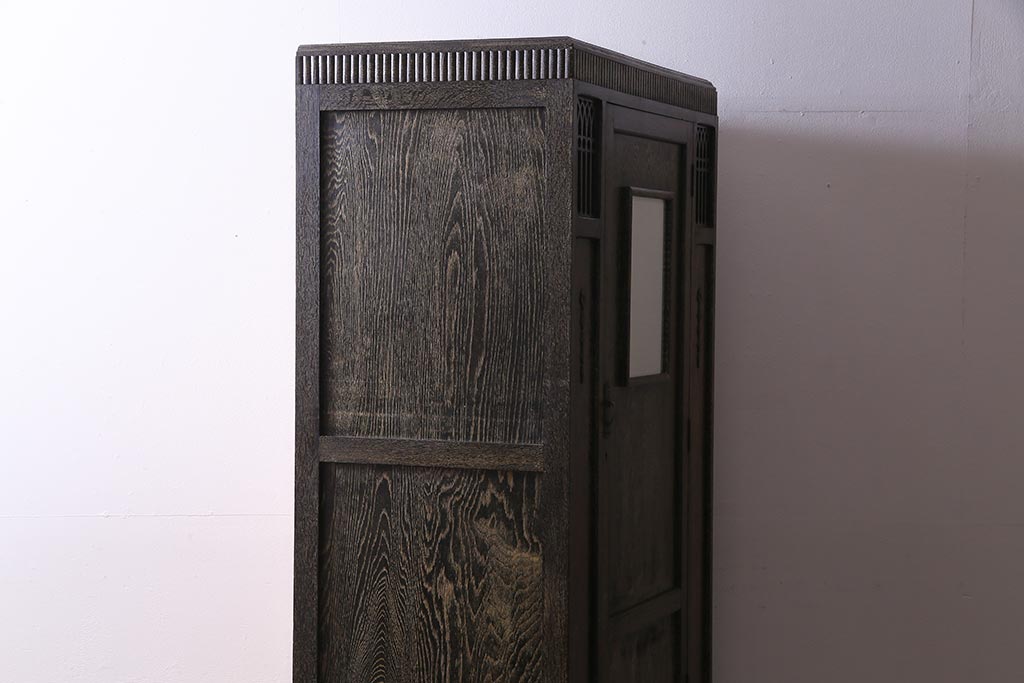 アンティーク家具　大正ロマン　当時物色ガラス　透かしやレリーフが目を引くワードローブ(洋服タンス)