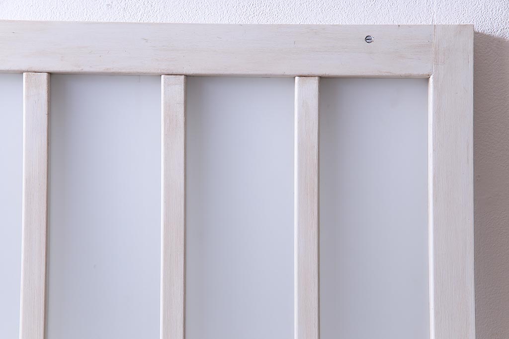 ペイント建具　色ガラス入り　清涼感漂う細身のドア(扉)