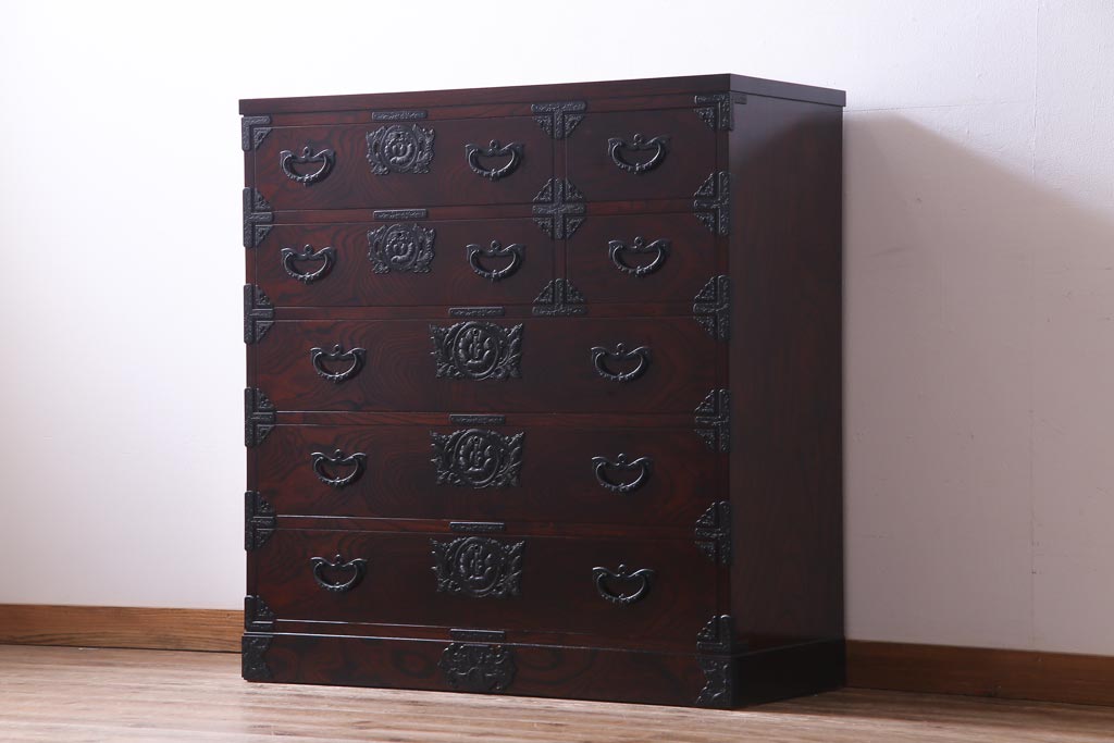 中古美品　伝統民芸家具　岩谷堂箪笥　豊田5号(忍付) 漆塗りの艶と杢目が美しい衣装箪笥(整理箪笥)(定価約45万円)