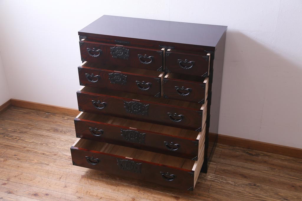 中古美品　伝統民芸家具　岩谷堂箪笥　豊田5号(忍付) 漆塗りの艶と杢目が美しい衣装箪笥(整理箪笥)(定価約45万円)
