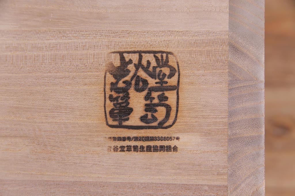 中古美品　伝統民芸家具　岩谷堂箪笥　豊田5号(忍付) 漆塗りの艶と杢目が美しい衣装箪笥(整理箪笥)(定価約45万円)