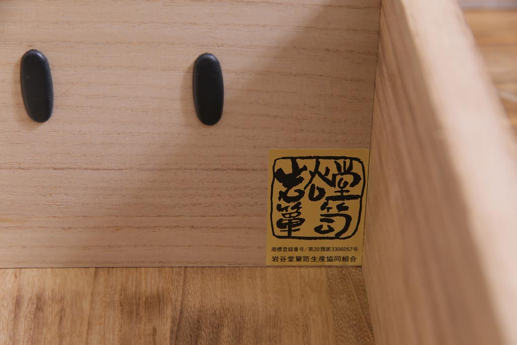 中古美品　伝統民芸家具　岩谷堂箪笥　豊田5号(忍付) 漆塗りの艶と杢目が美しい衣装箪笥(整理箪笥)(定価約45万円)