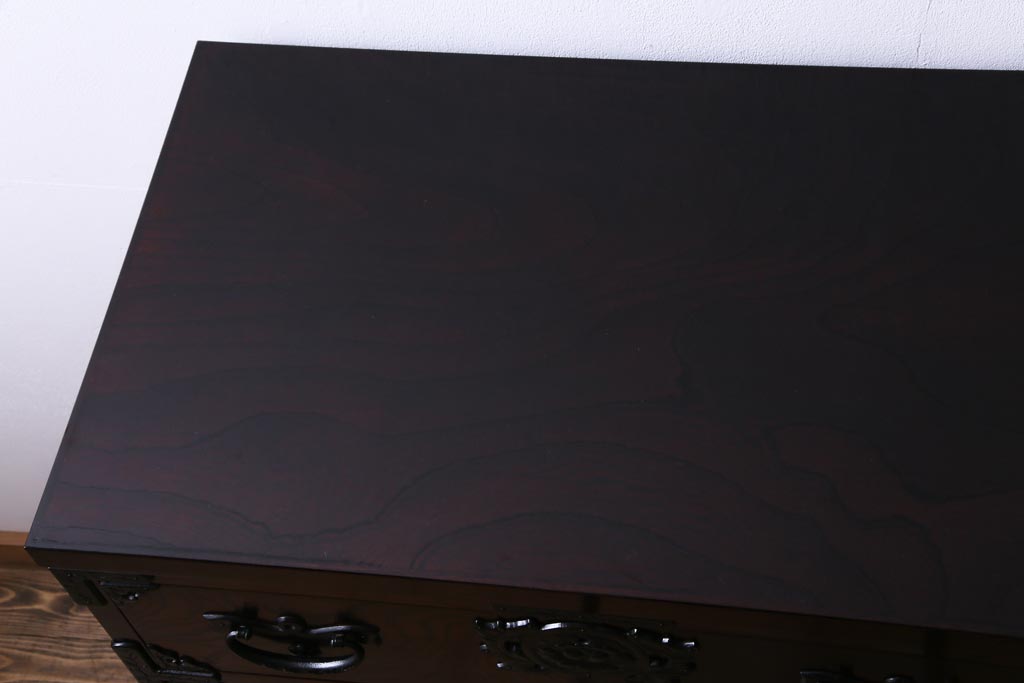中古美品　伝統民芸家具　岩谷堂箪笥　豊田5号(忍付) 漆塗りの艶と杢目が美しい衣装箪笥(整理箪笥)(定価約45万円)