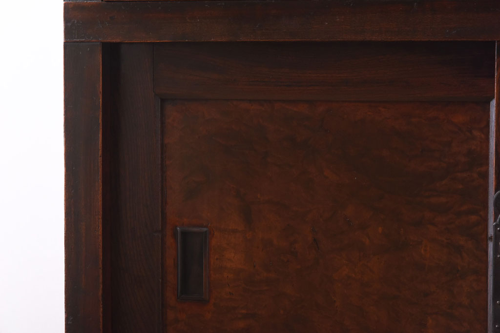 アンティーク家具　古民具　栃の木・黒柿・ケヤキ材　縮み杢　様々な材が用いられた上質な帳場箪笥(収納棚)