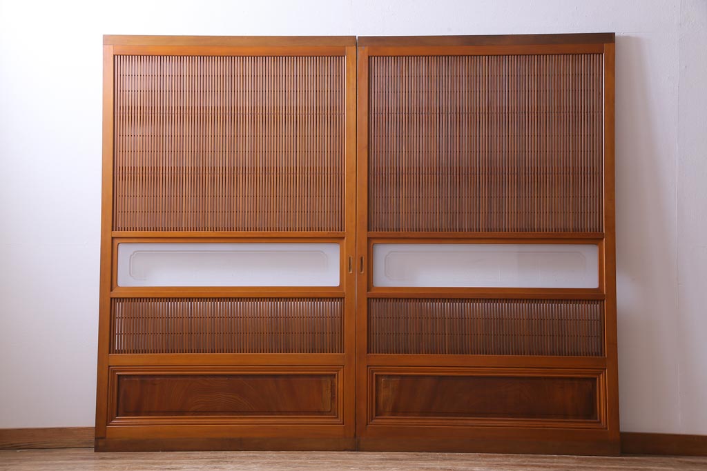 昭和中期　極上品　腰板ケヤキ材　趣と品のある佇まいが魅力の万本格子戸2枚セット(引き戸、建具)(1)