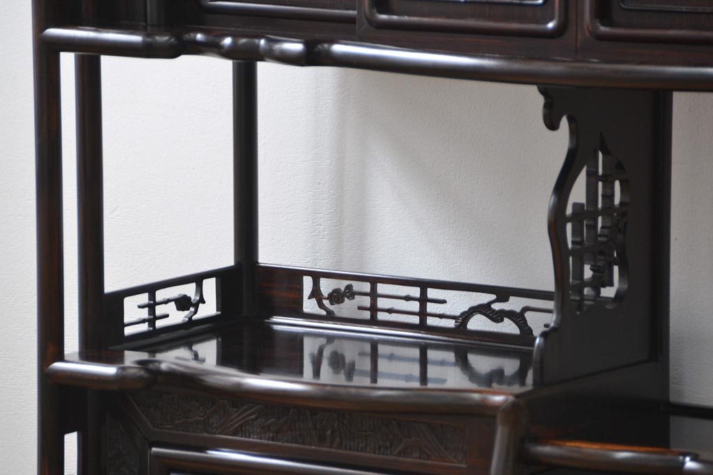 ビンテージ　民芸家具　縞黒檀材　艶やかな質感が高級感漂う飾り棚(茶棚)