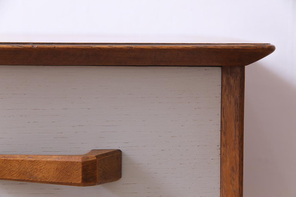 イギリスビンテージ　ペイント家具　オーク材　シンプルモダンなデザインがお洒落なサイドボード(テレビボード、引き出し)