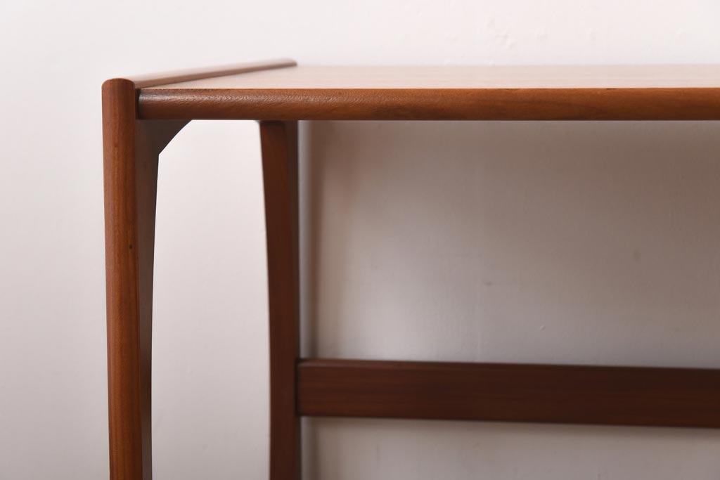 北欧家具　G-PLAN　チーク材　木のぬくもりが感じられるネストテーブル(サイドテーブル)(2)