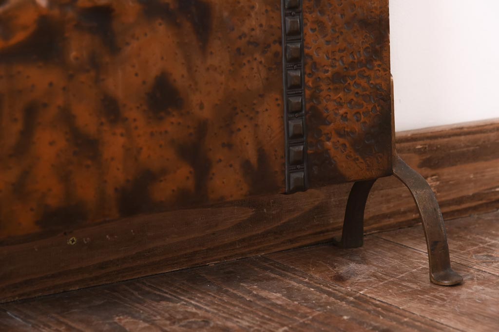 イギリスアンティーク　高級品!　真鍮製脚　銅板打ち出しのファイヤースクリーン(衝立、パーテーション)