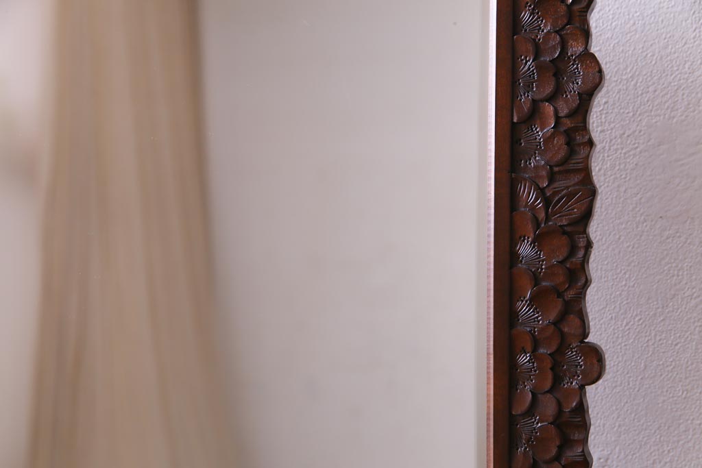 アンティーク雑貨　中古　伝統工芸　軽井沢彫り　繊細な桜の意匠が施された姿見(鏡、ミラー)