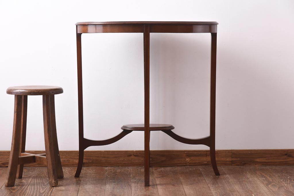 アンティーク家具　イギリスアンティーク　マホガニー材　象嵌　上品な雰囲気が魅力のサイドテーブル(飾り台)