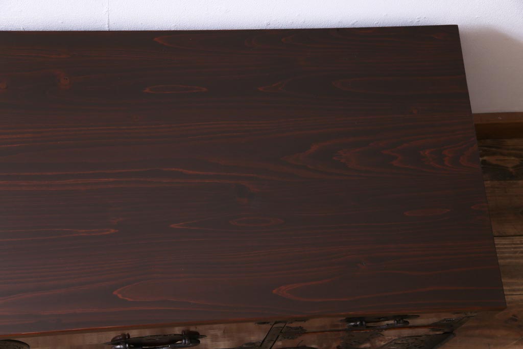 アンティーク家具　和製アンティーク　桜丸金具　漆塗り　和モダンの雰囲気漂う米沢箪笥ローボード(和タンス、ローボード、リビングボード、引き出し)
