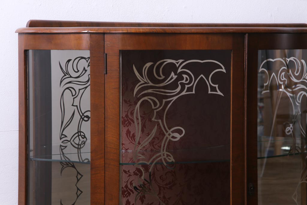 アンティーク家具　フランスアンティーク　ウォールナット材　エレガントな雰囲気が魅力のガラスケース(飾り棚、ガラスキャビネット)