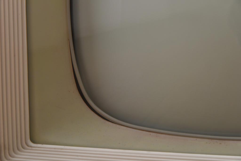 アンティーク雑貨　ジャンク品　シャープ(SHARP)製　ディスプレイに活躍するレトロなテレビ