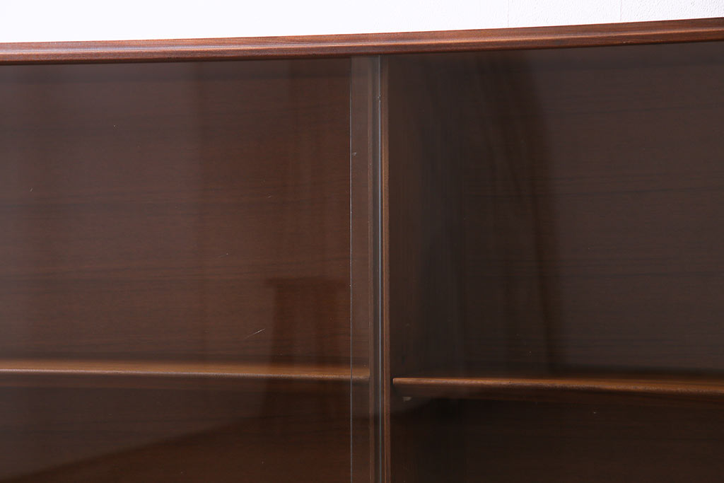 ヴィンテージ家具　北欧ビンテージ　チーク材　すっきりとした佇まいのディスプレイラック(ローボード、飾り棚)