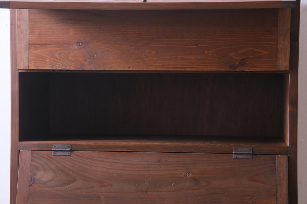 アンティーク家具　リメイク品　前面松材　古材の風合いが味わい深いパタパタ扉のキャビネット(7段タイプ)(戸棚、下駄箱、収納棚)(1)