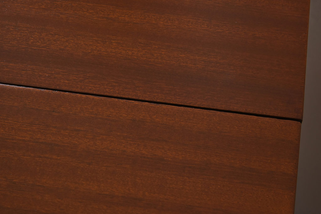 ヴィンテージ家具　北欧ビンテージ　チーク材　ブラックの脚がクールなエクステンションテーブル(ドローリーフテーブル、ダイニングテーブル)