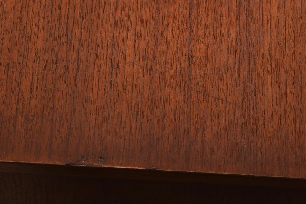 ヴィンテージ家具　北欧ビンテージ　チーク材　木のあたたかみを感じるようなカウンターキャビネット(チェスト、引き出し)
