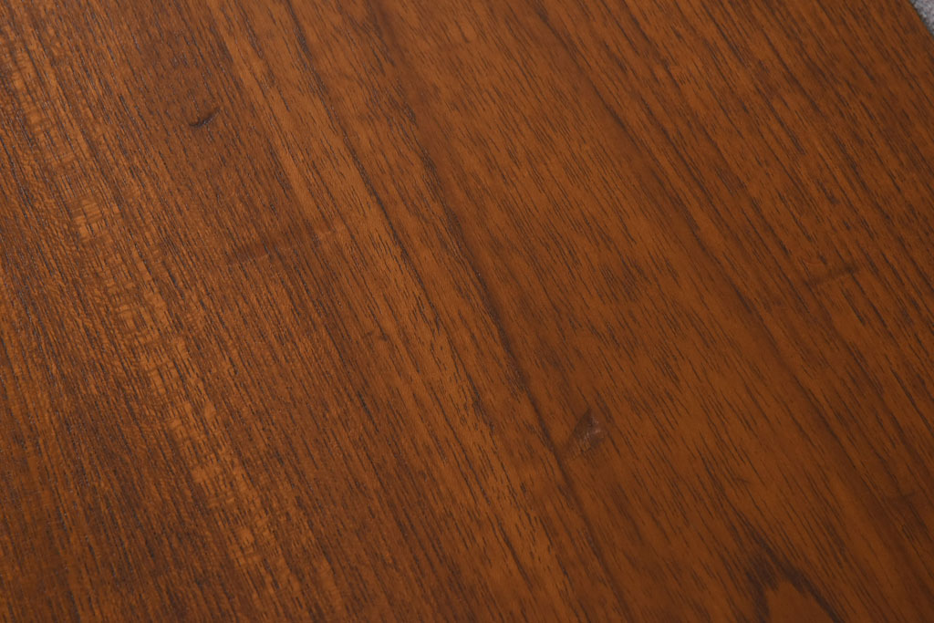 ヴィンテージ家具　北欧ビンテージ　チーク材　個性的な取っ手が目を引く木のぬくもり感じるサイドボード(サイドキャビネット、収納棚)