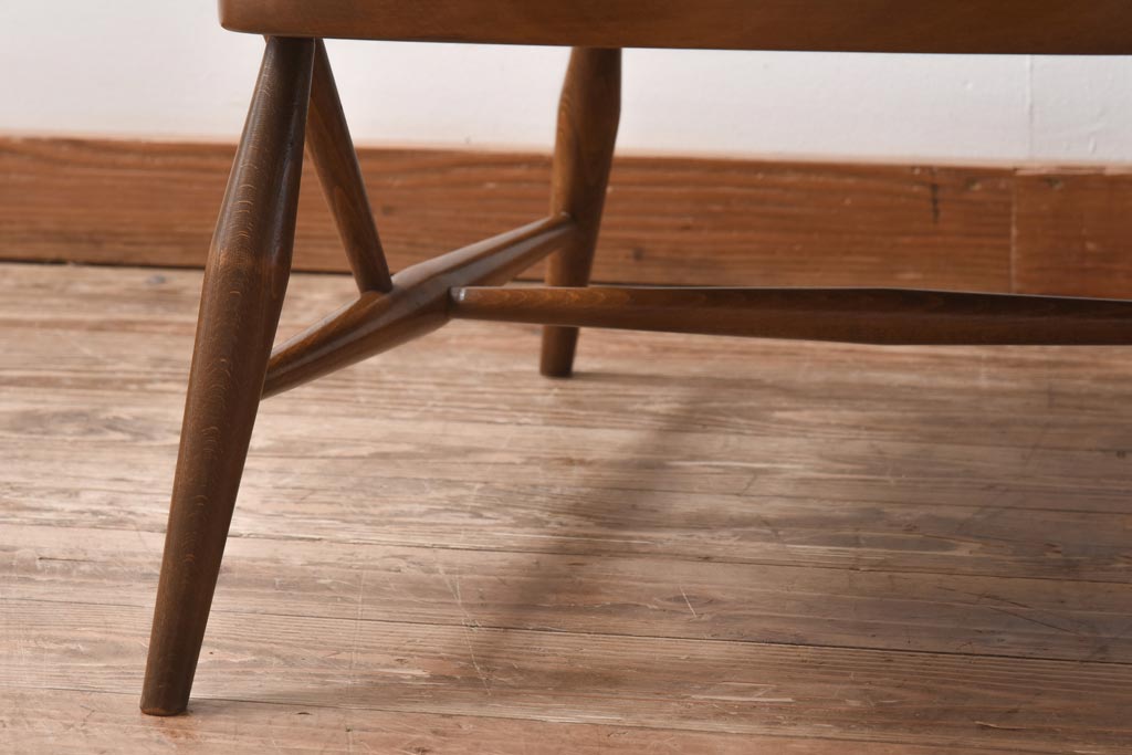 ヴィンテージ家具　イギリスビンテージ　ERCOL(アーコール)　柔らかな雰囲気漂うアームチェア(椅子)