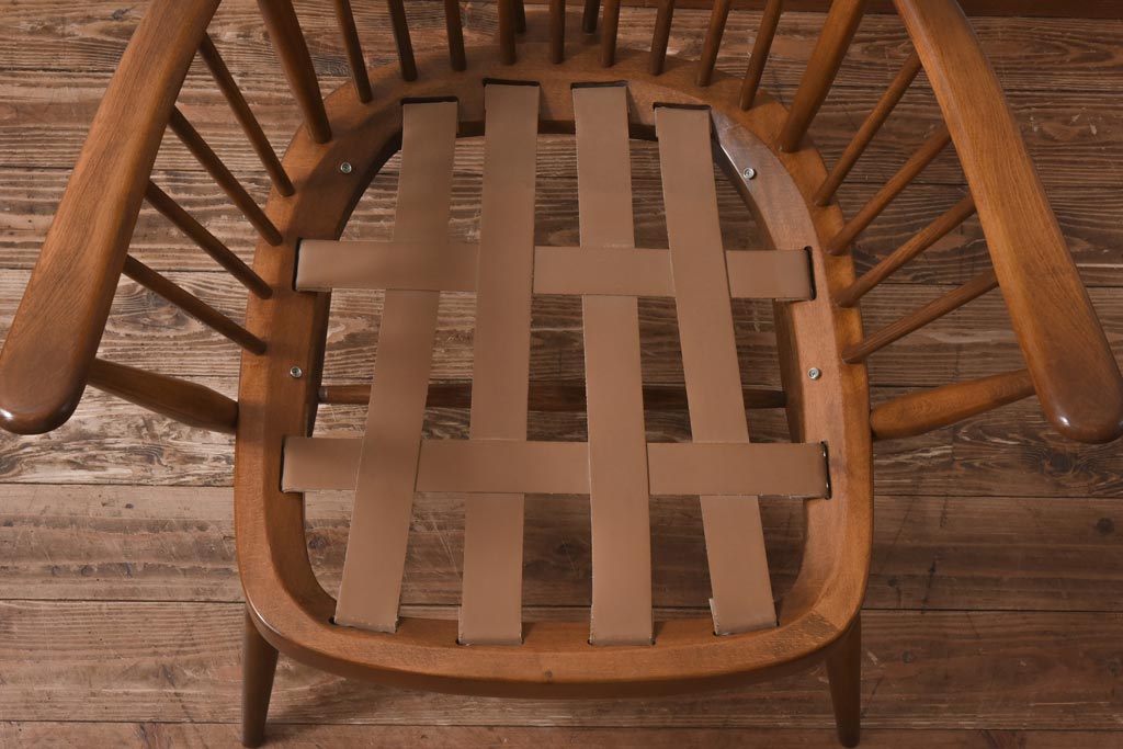 ヴィンテージ家具　イギリスビンテージ　ERCOL(アーコール)　柔らかな雰囲気漂うアームチェア(椅子)