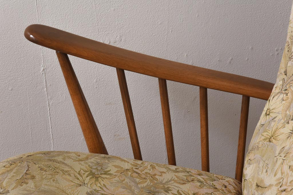 ヴィンテージ家具　イギリスビンテージ　ERCOL(アーコール)　柔らかな雰囲気漂うアームチェア(椅子)(1)