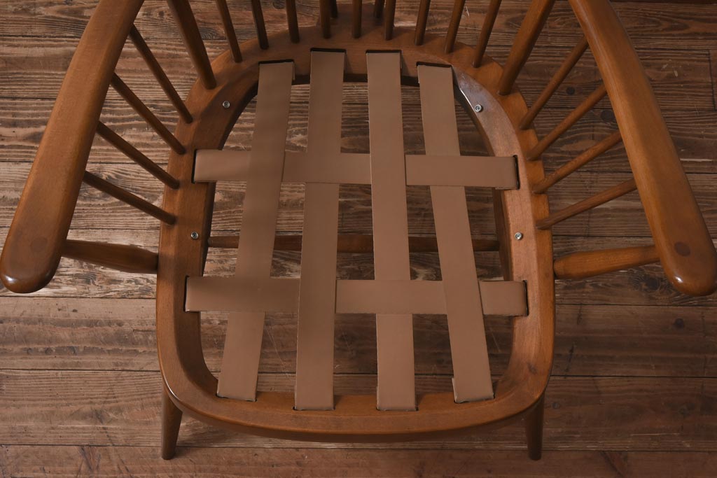 ヴィンテージ家具　イギリスビンテージ　ERCOL(アーコール)　柔らかな雰囲気漂うアームチェア(椅子)(1)