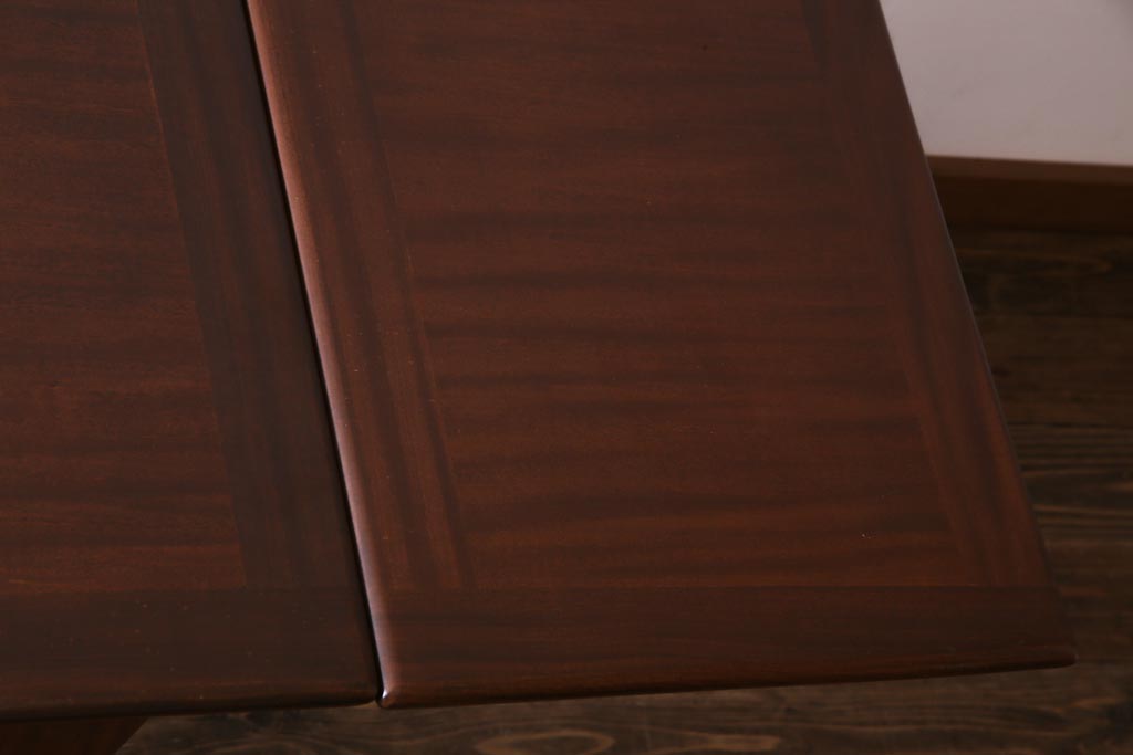 ヴィンテージ家具　北欧ビンテージ　チーク材　スタイリッシュな印象のエクステンションテーブル(バタフライテーブル、ダイニングテーブル)