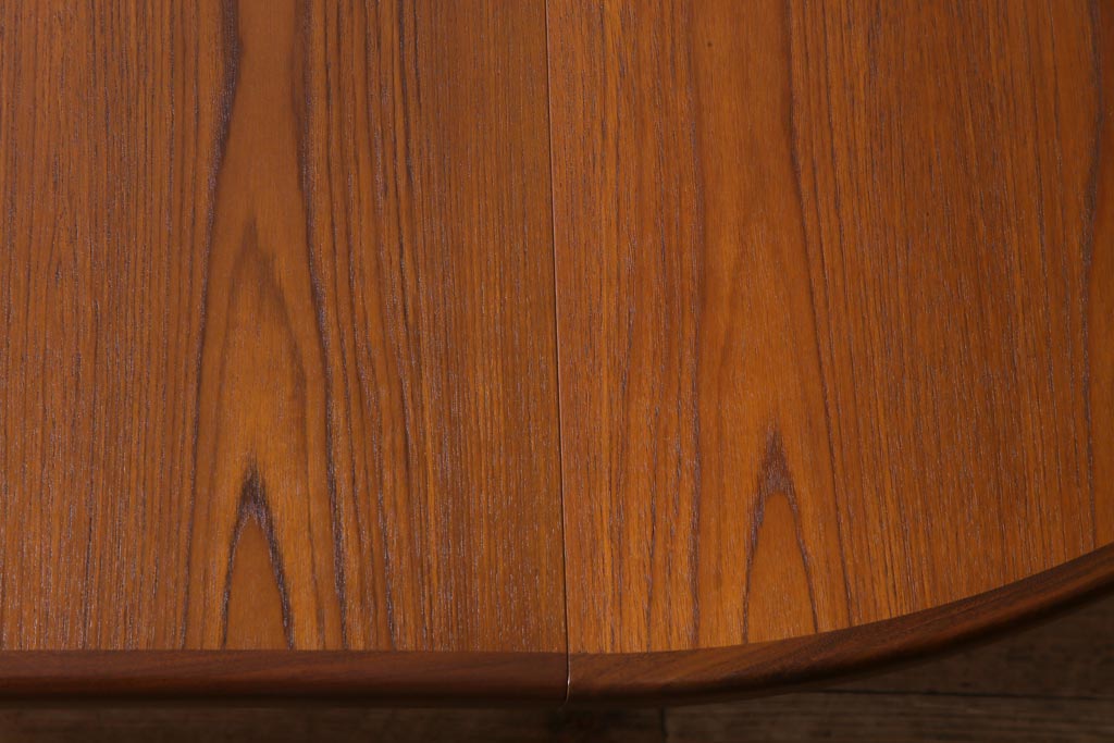 ヴィンテージ家具　北欧ビンテージ　G-PLAN(ジープラン) あたたかな木の風合いが魅力的なエクステンションテーブル(ラウンドテーブル、ダイニングテーブル)