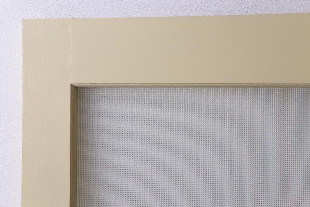 ペイント建具　明るい印象を与えるレトロなプレスガラス入りのドア(扉)