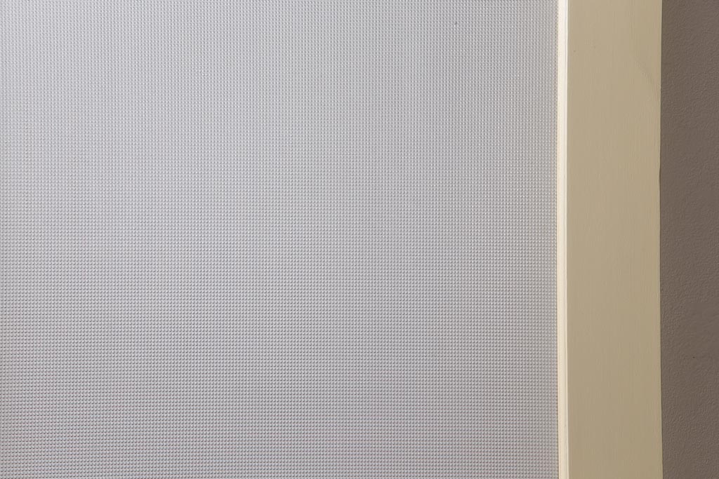ペイント建具　明るい印象を与えるレトロなプレスガラス入りのドア(扉)