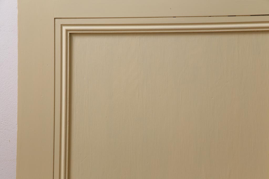 ペイント建具　明るい印象を与えるレトロなプレスガラス入りのドア(扉)