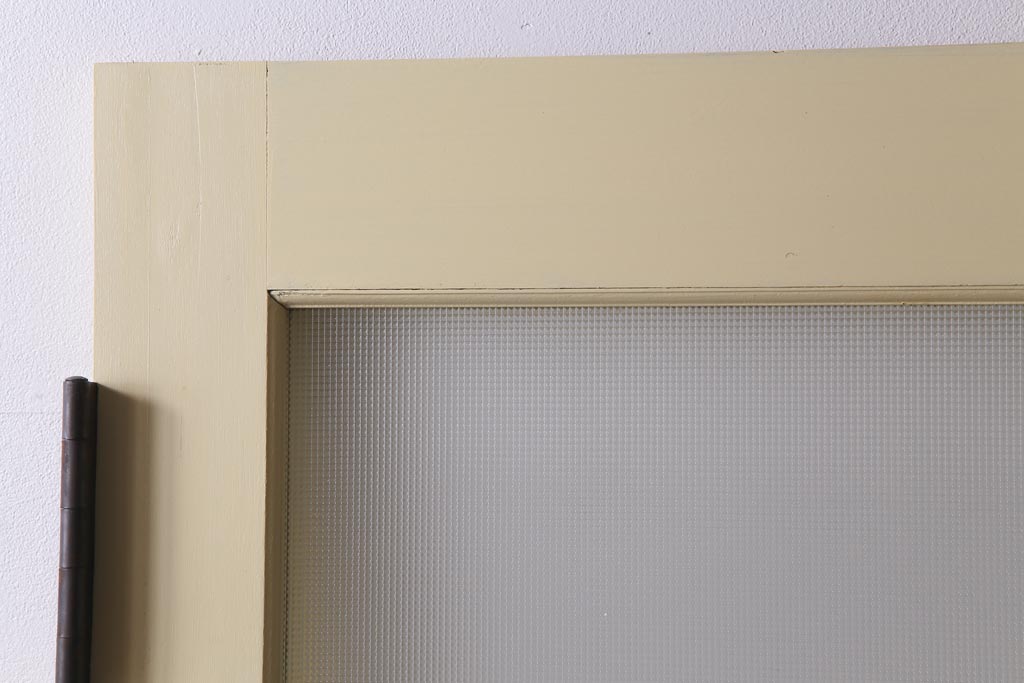 ペイント建具　明るい印象を与えるレトロなプレスガラス入りのドア(扉)