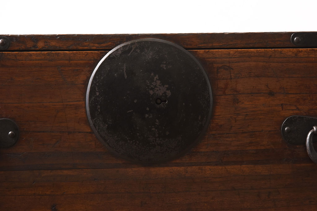 アンティーク家具　和製アンティーク　丸金具　鋲が目を惹く時代箪笥ローボード(テレビボード、ローチェスト)