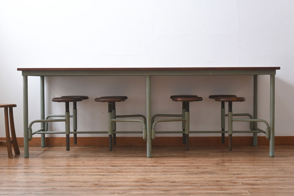 ラフジュ工房オリジナル 格納スツール付き　アンティークペイントが魅力の8人掛けテーブル(ダイニングテーブル、作業台)