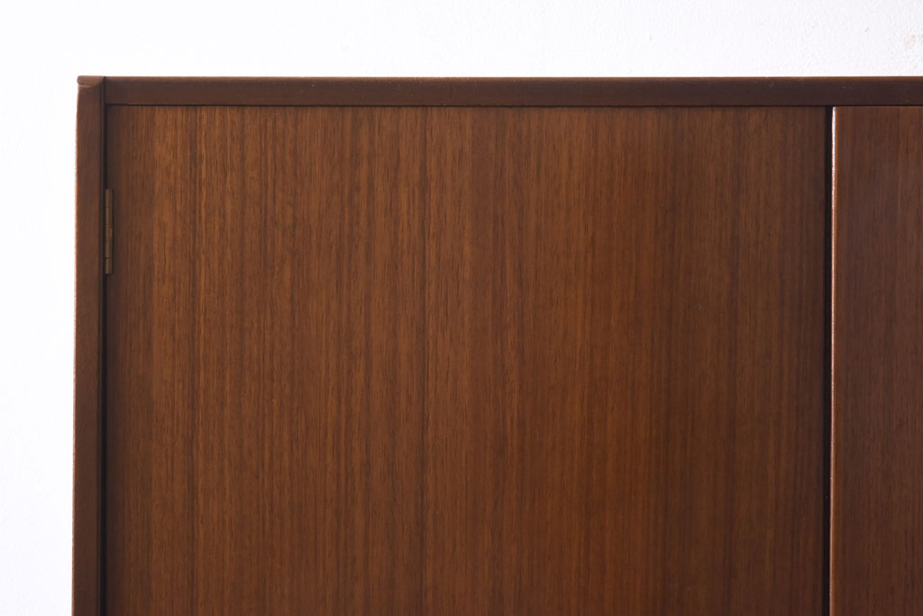 ヴィンテージ家具　北欧ビンテージ　G-PLAN(ジープラン)　BBシリーズ　モダンな佇まいが魅力的なワードローブ(収納棚、キャビネット)