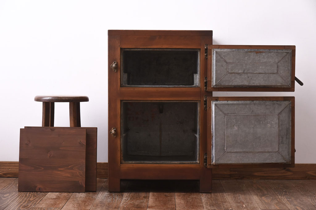 レトロ家具 昭和レトロ リメイク 収納できる小振りな木製冷蔵庫(収納棚