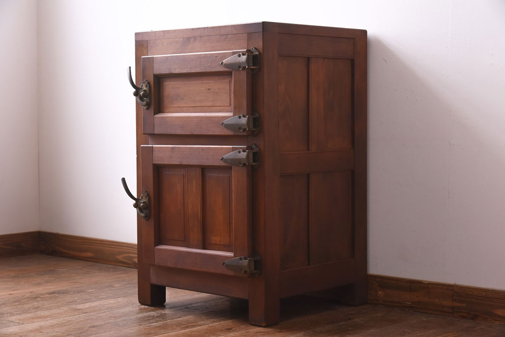 レトロ家具　昭和レトロ　リメイク　収納できる小振りな木製冷蔵庫(収納棚、ディスプレイ)