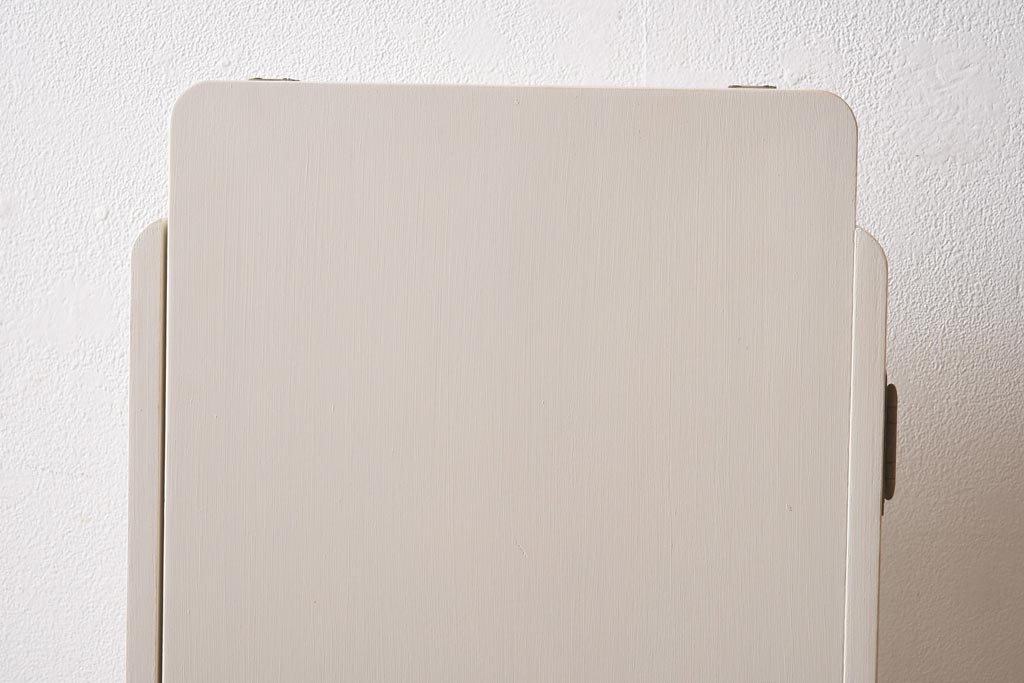 ペイント家具　レトロな佇まいが目を惹くスツール付きドレッサー(鏡台、ミラー)