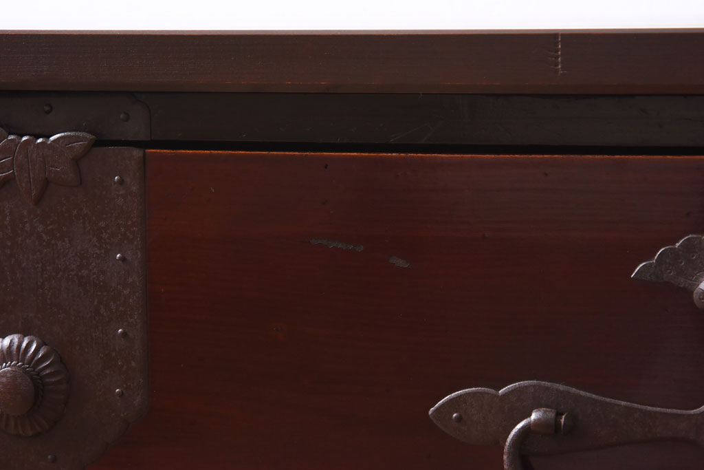 アンティーク家具　和製アンティーク　リメイク　艶やかな漆が目を惹く二本松箪笥ローボード(時代箪笥、ローチェスト)